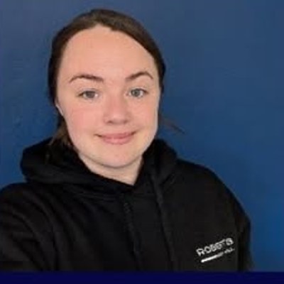 Kirsty, Front of house